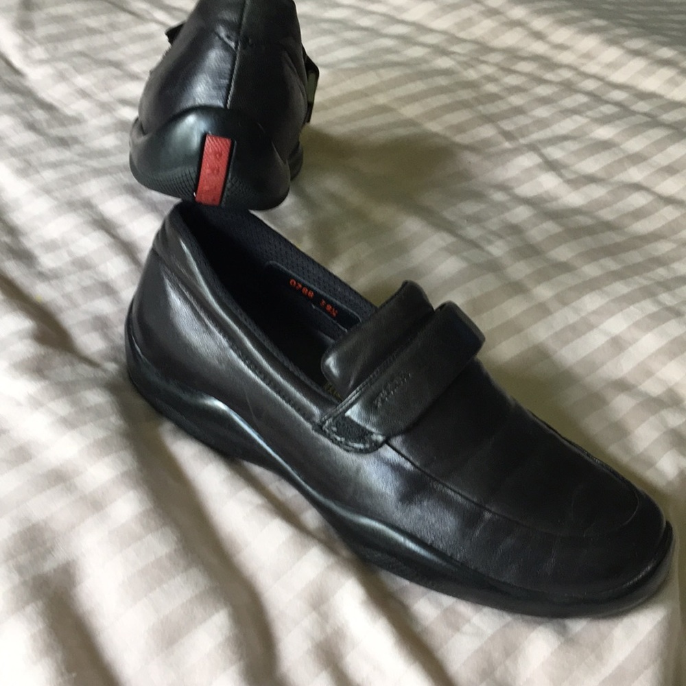 Prada 38.5 Black leather loafers flats